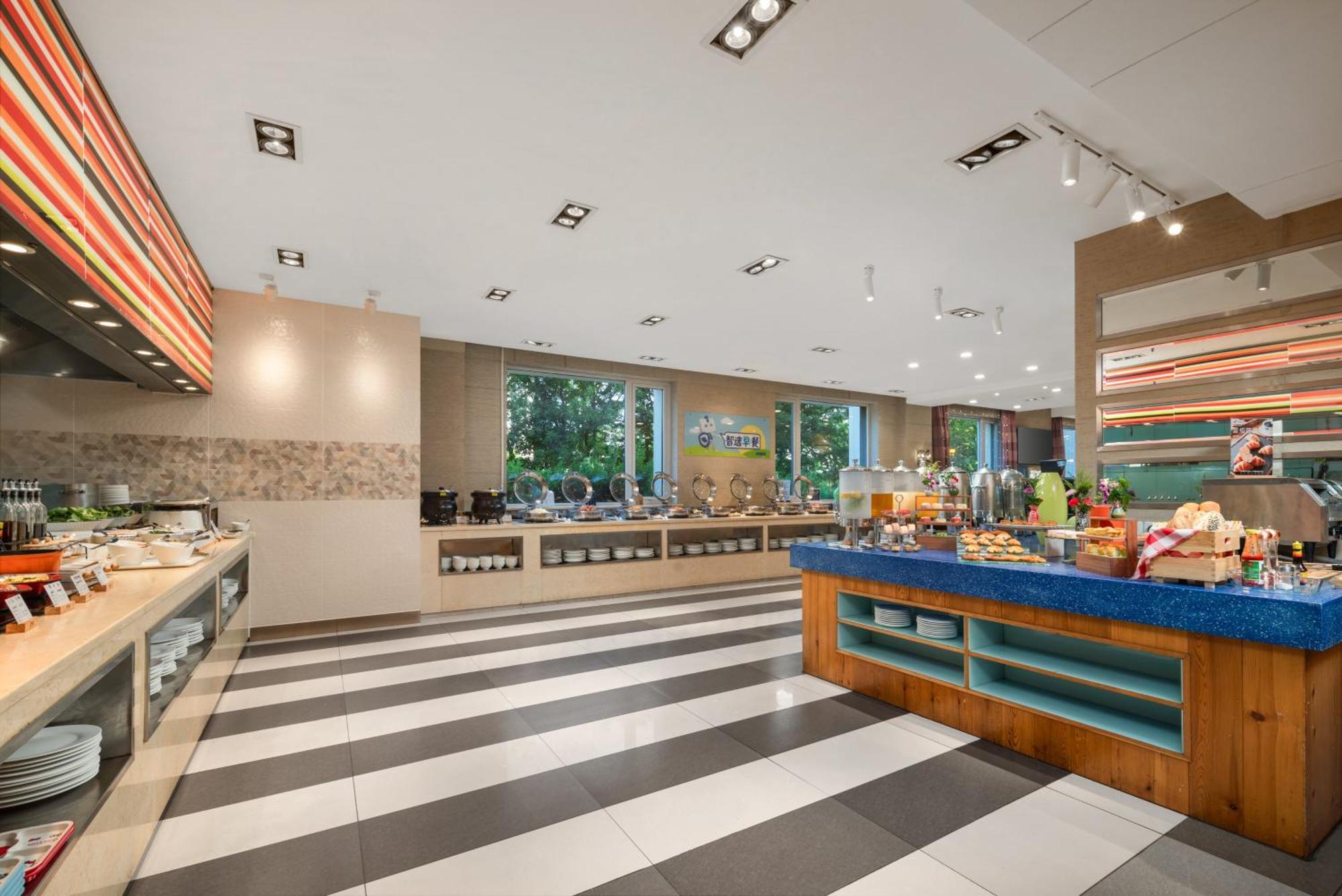 Holiday Inn Express Shangdi Beijing By Ihg L Next To Yuanmingyuan Park & Subway & Qinghe Railway Station & Beijing Sport University L Taxi 15 Minutes To Summer Palace & Peking University & Tsinghua University L 20 Minutes To Badaling Great Wall By Ra Exterior photo